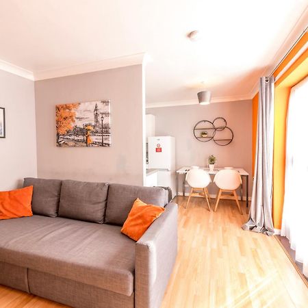 Prime Location - Modern City Apartment! ブリストル エクステリア 写真
