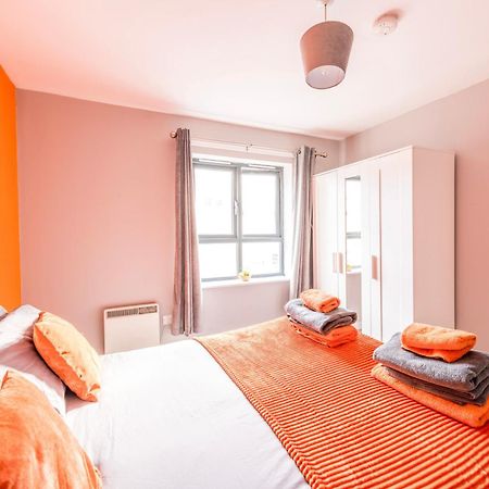 Prime Location - Modern City Apartment! ブリストル エクステリア 写真