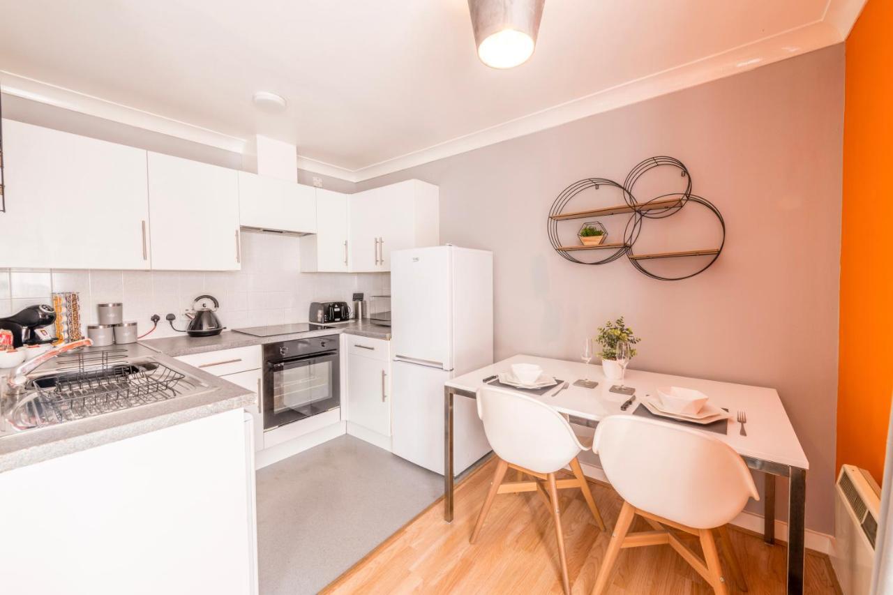 Prime Location - Modern City Apartment! ブリストル エクステリア 写真