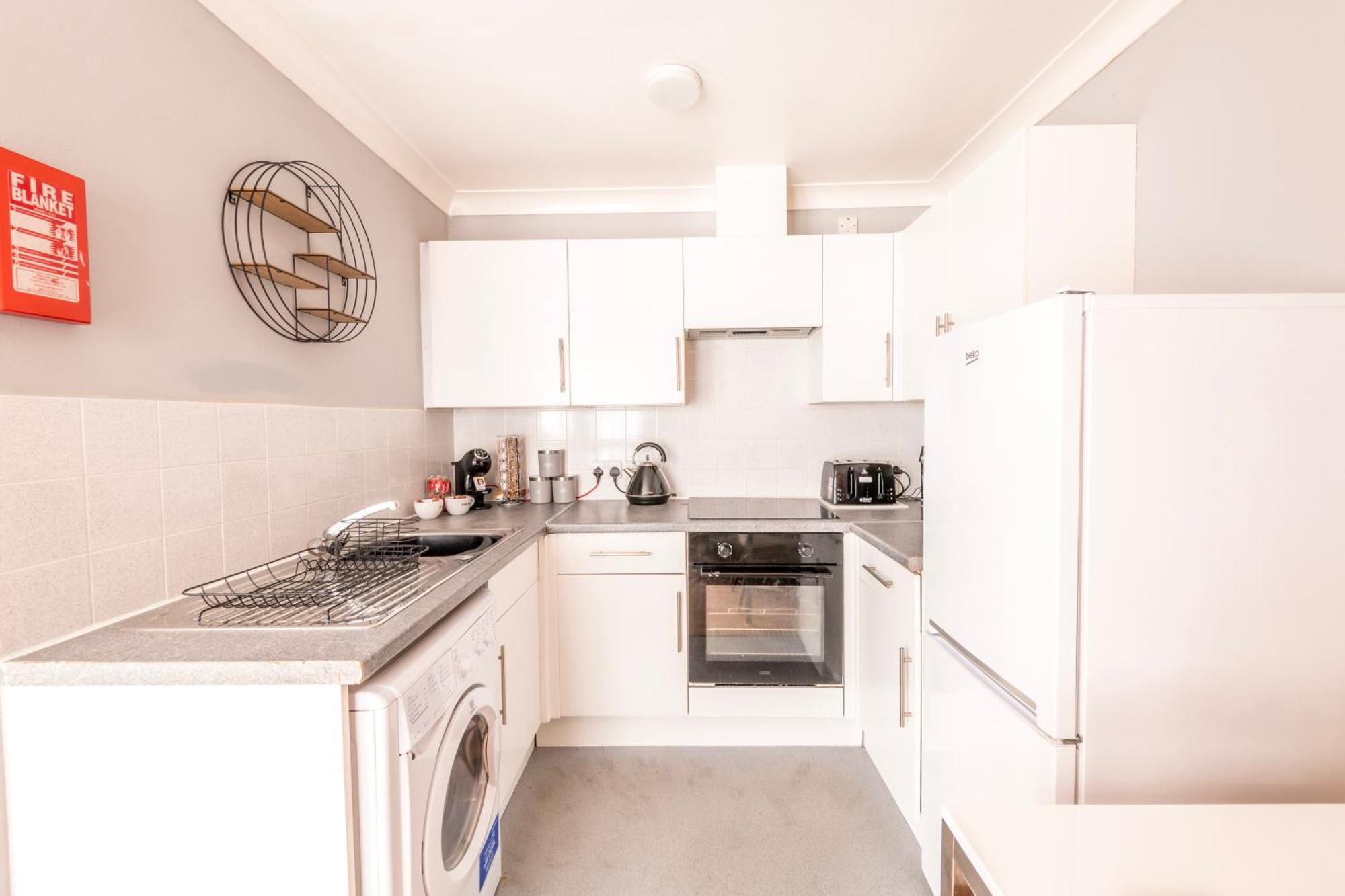 Prime Location - Modern City Apartment! ブリストル エクステリア 写真